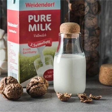 Bình sữa thủy tinh có nút chai